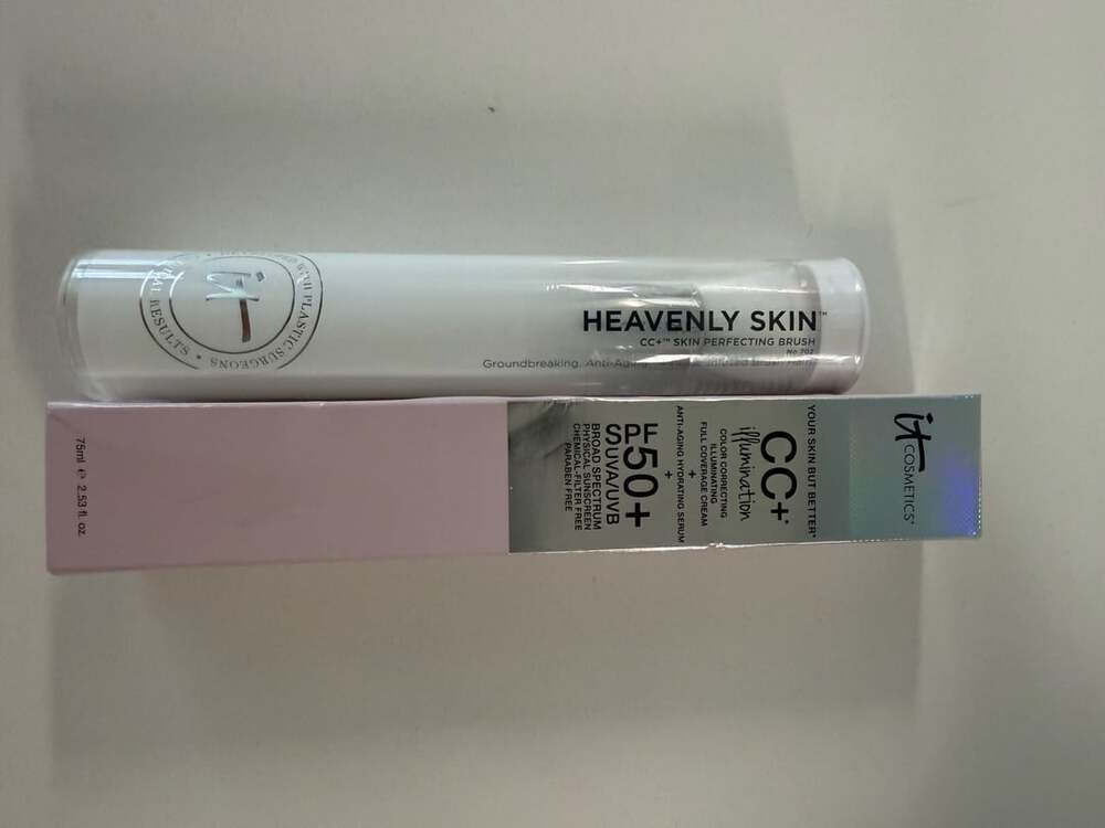 IT Cosmetics CC+ Illumination Medium & Heavenly Skin Brush No 702 Set